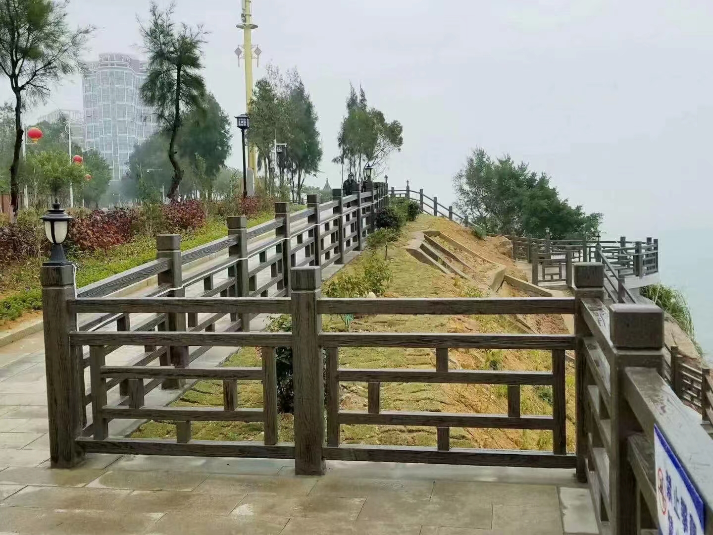 水泥護欄怎樣符合園林景觀(guān)欣賞作用？